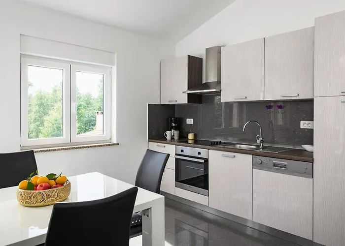 Iva By Guide Vila Pazin